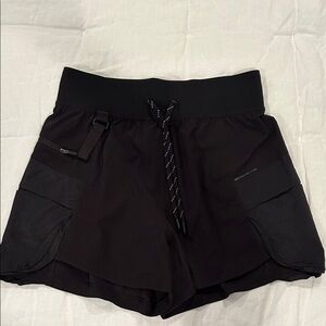 Lululemon WovenAir High-Rise Hiking Short 4”